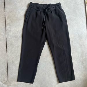 Lululemon Cropped Crepe Jogger in Black